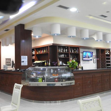 Hotel 3 Vellezerit Durres Bagian luar foto