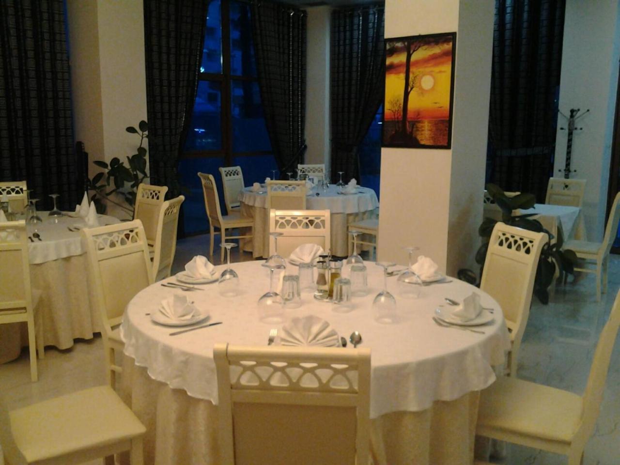 Hotel 3 Vellezerit Durres Bagian luar foto