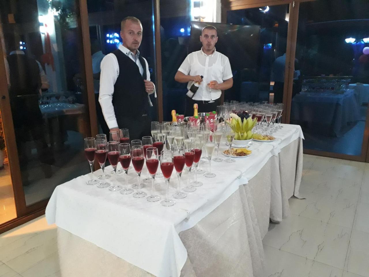 Hotel 3 Vellezerit Durres Bagian luar foto