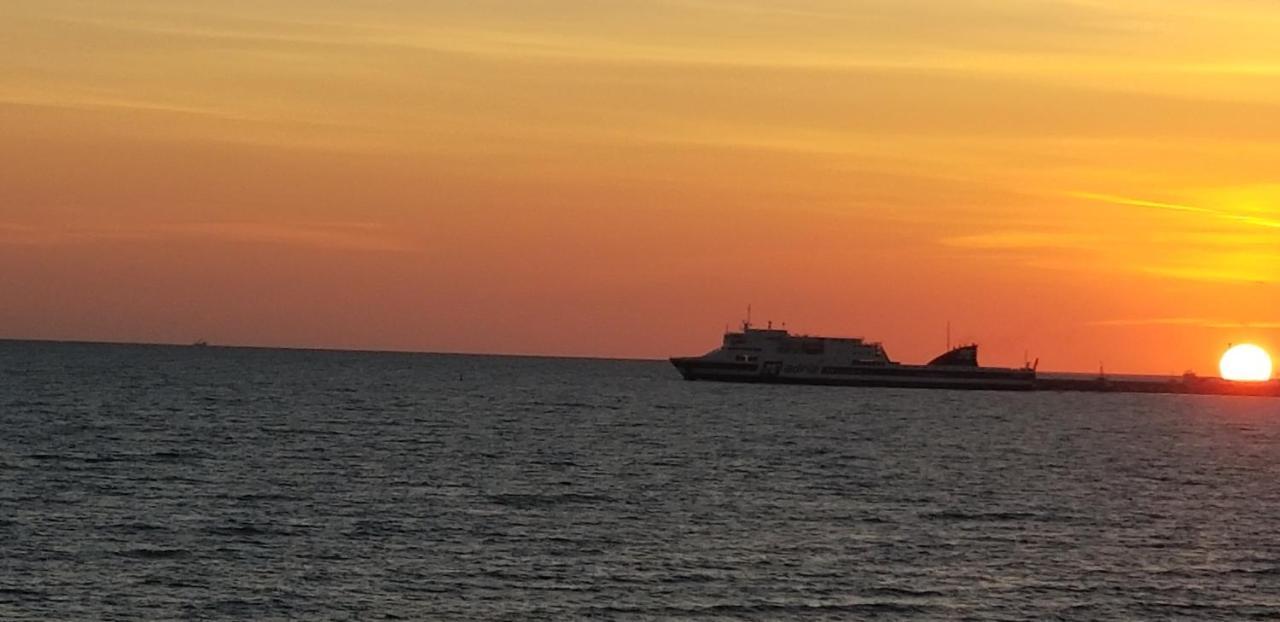 Hotel 3 Vellezerit Durres Bagian luar foto