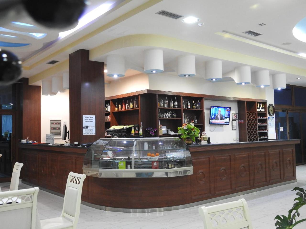 Hotel 3 Vellezerit Durres Bagian luar foto