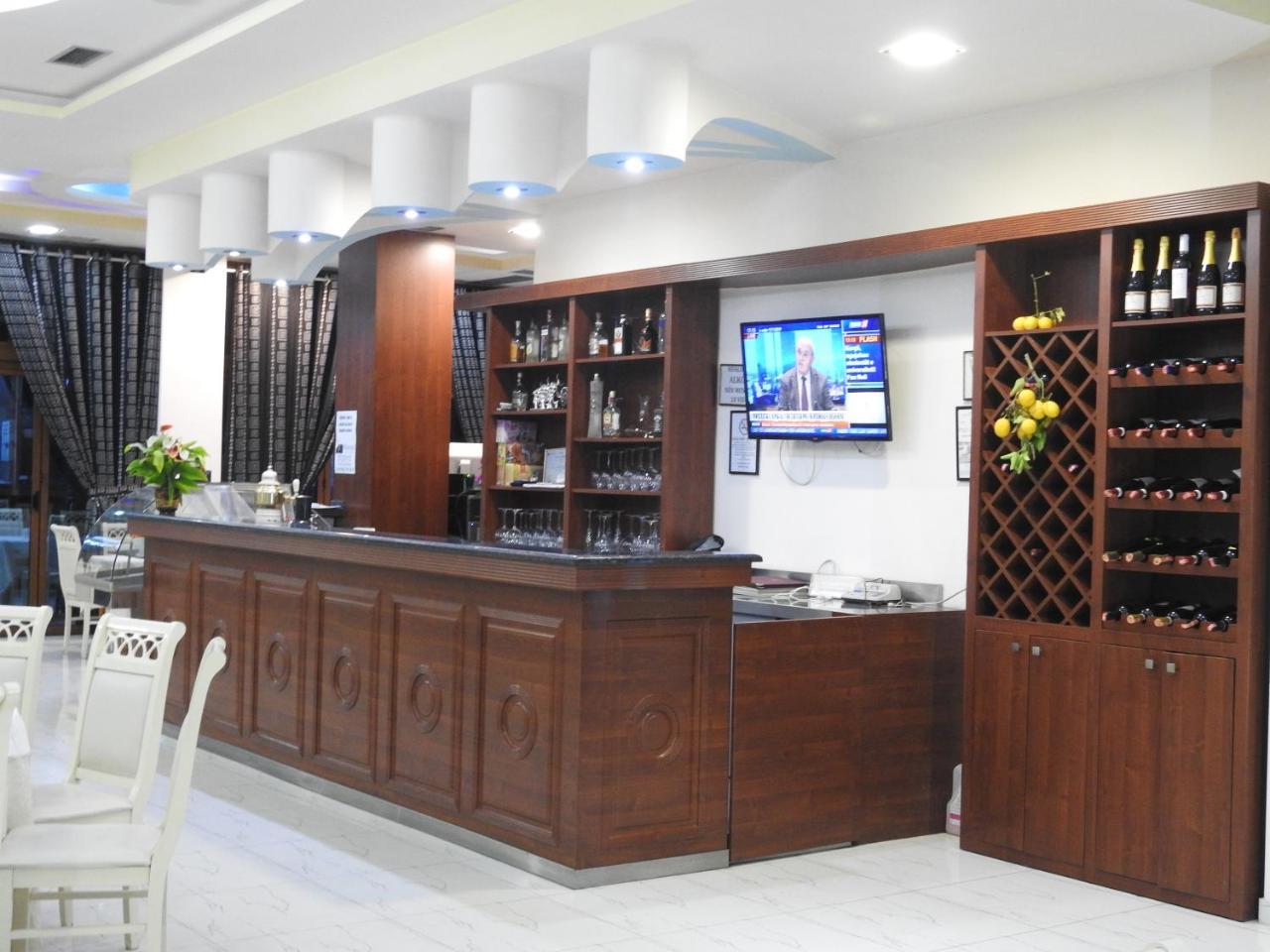 Hotel 3 Vellezerit Durres Bagian luar foto
