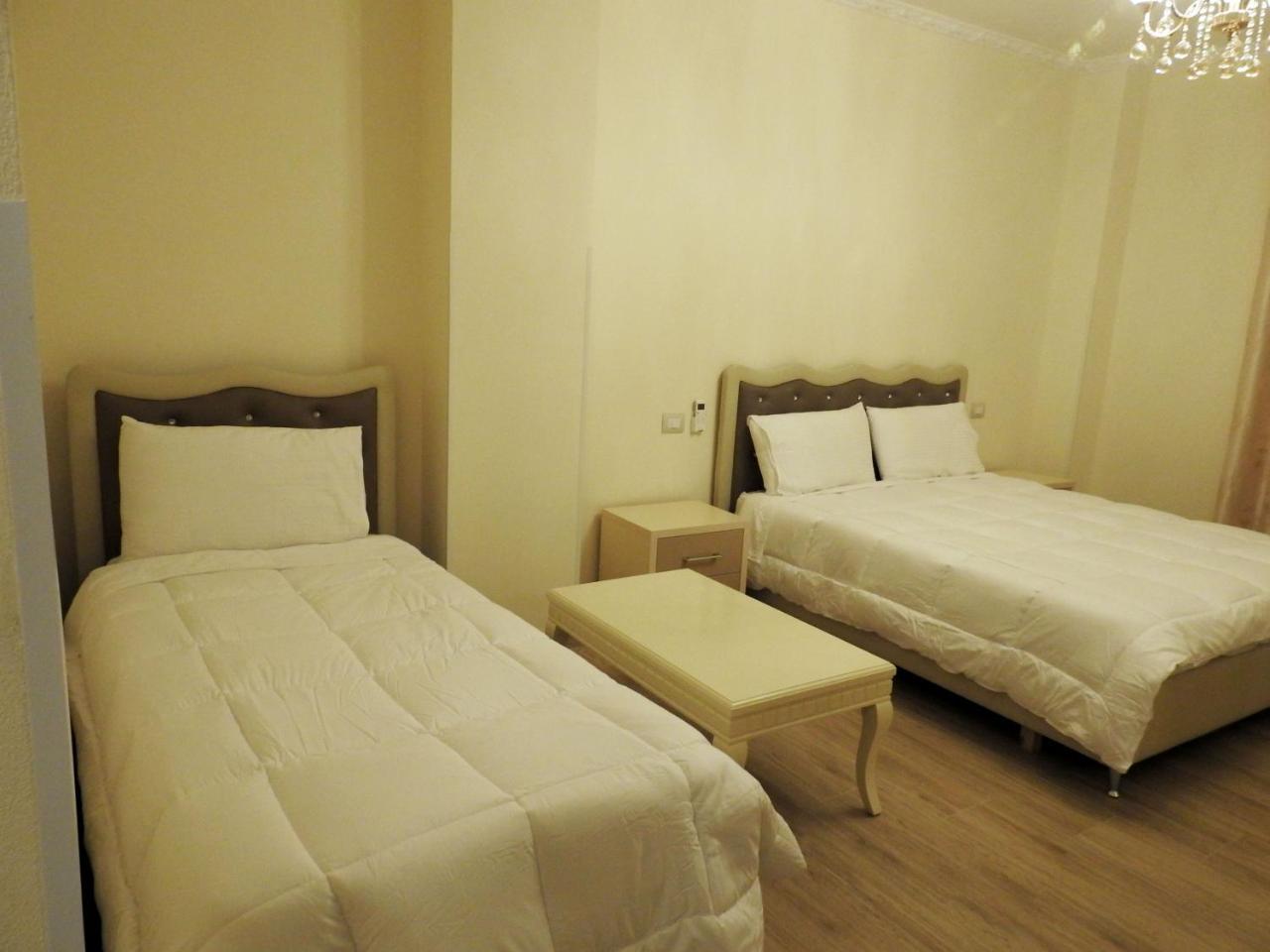 Hotel 3 Vellezerit Durres Bagian luar foto