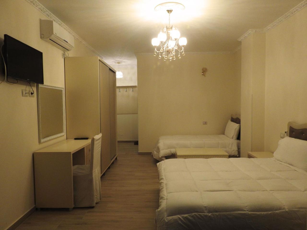 Hotel 3 Vellezerit Durres Bagian luar foto