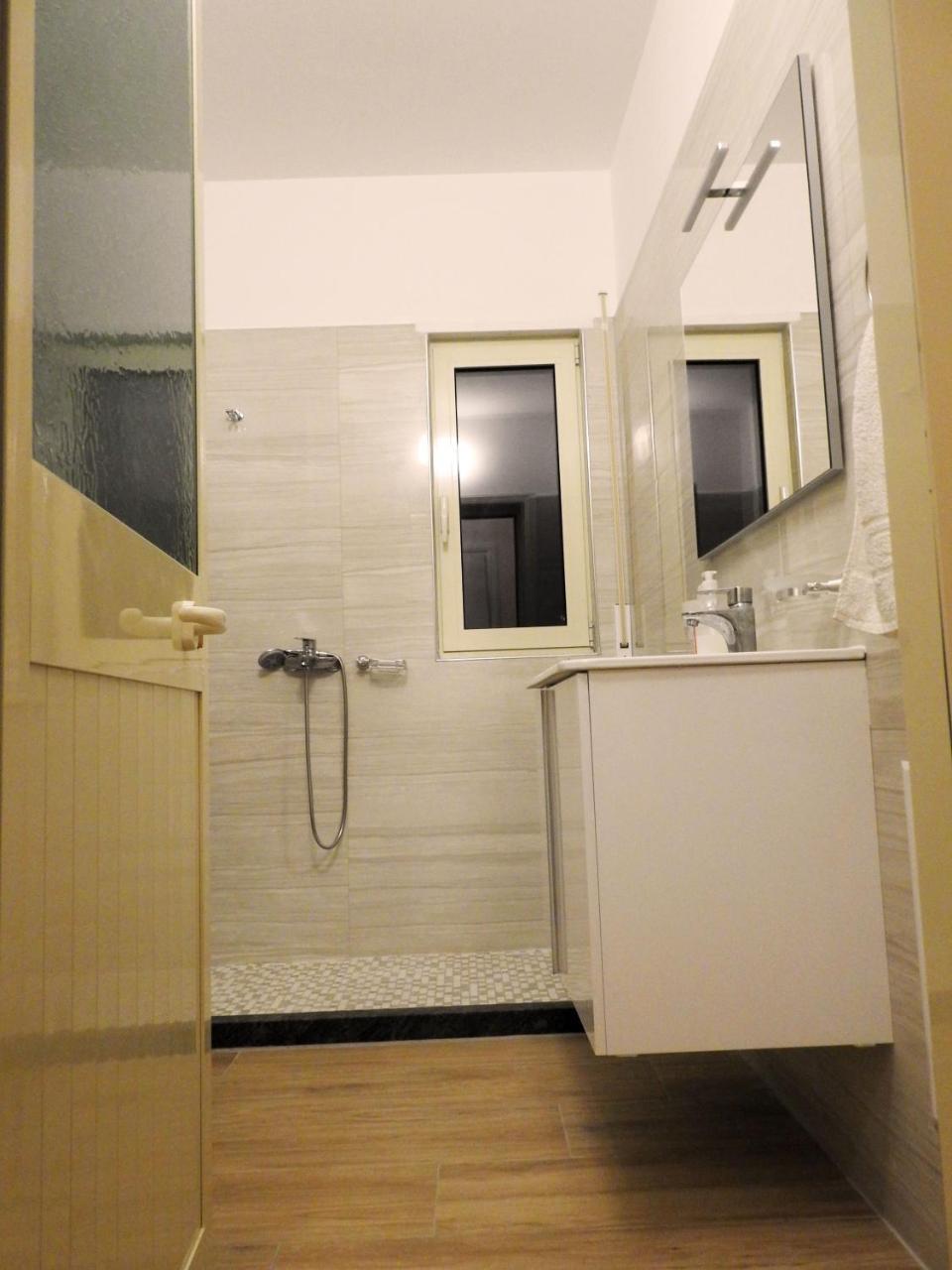 Hotel 3 Vellezerit Durres Bagian luar foto