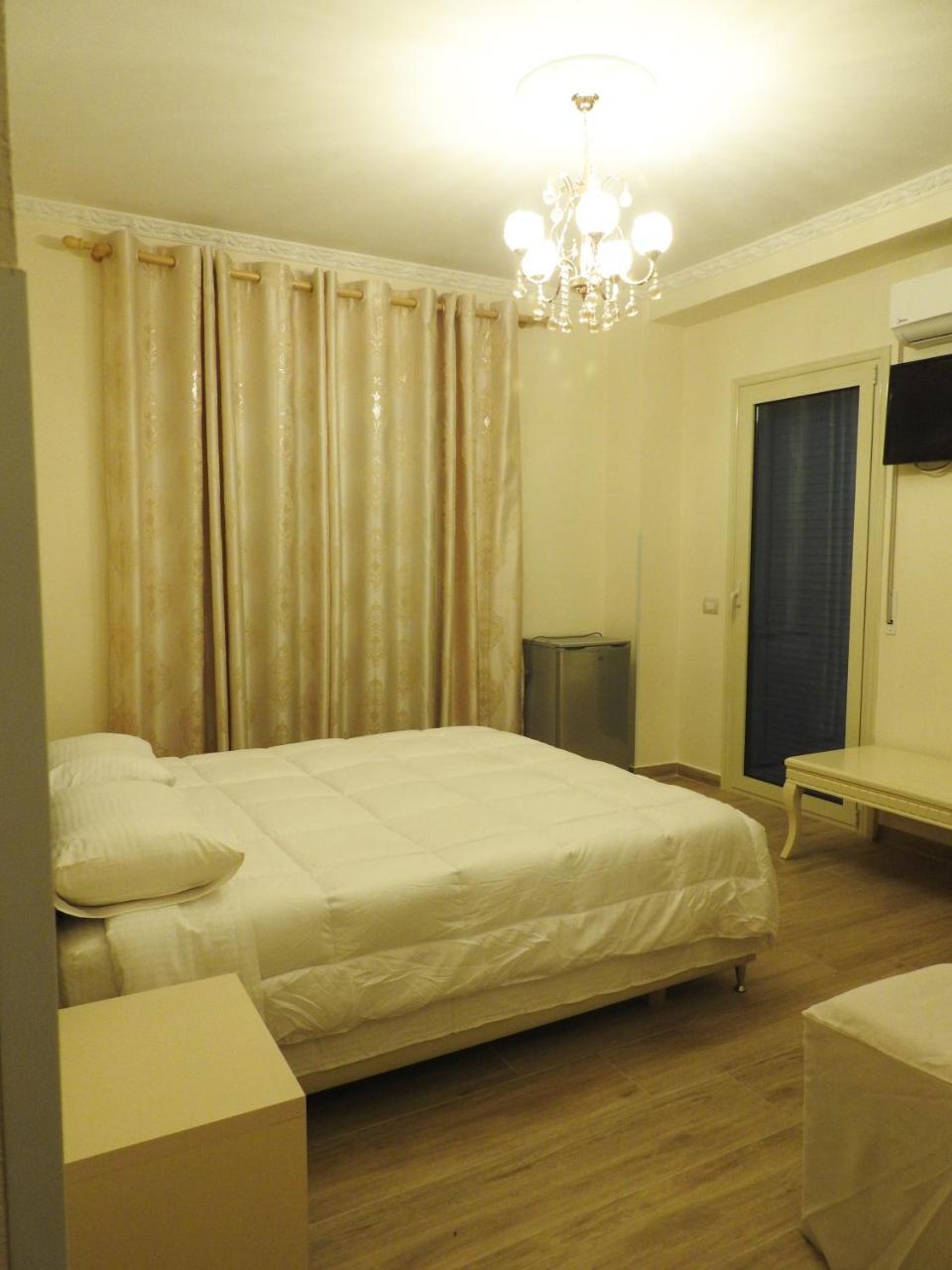 Hotel 3 Vellezerit Durres Bagian luar foto