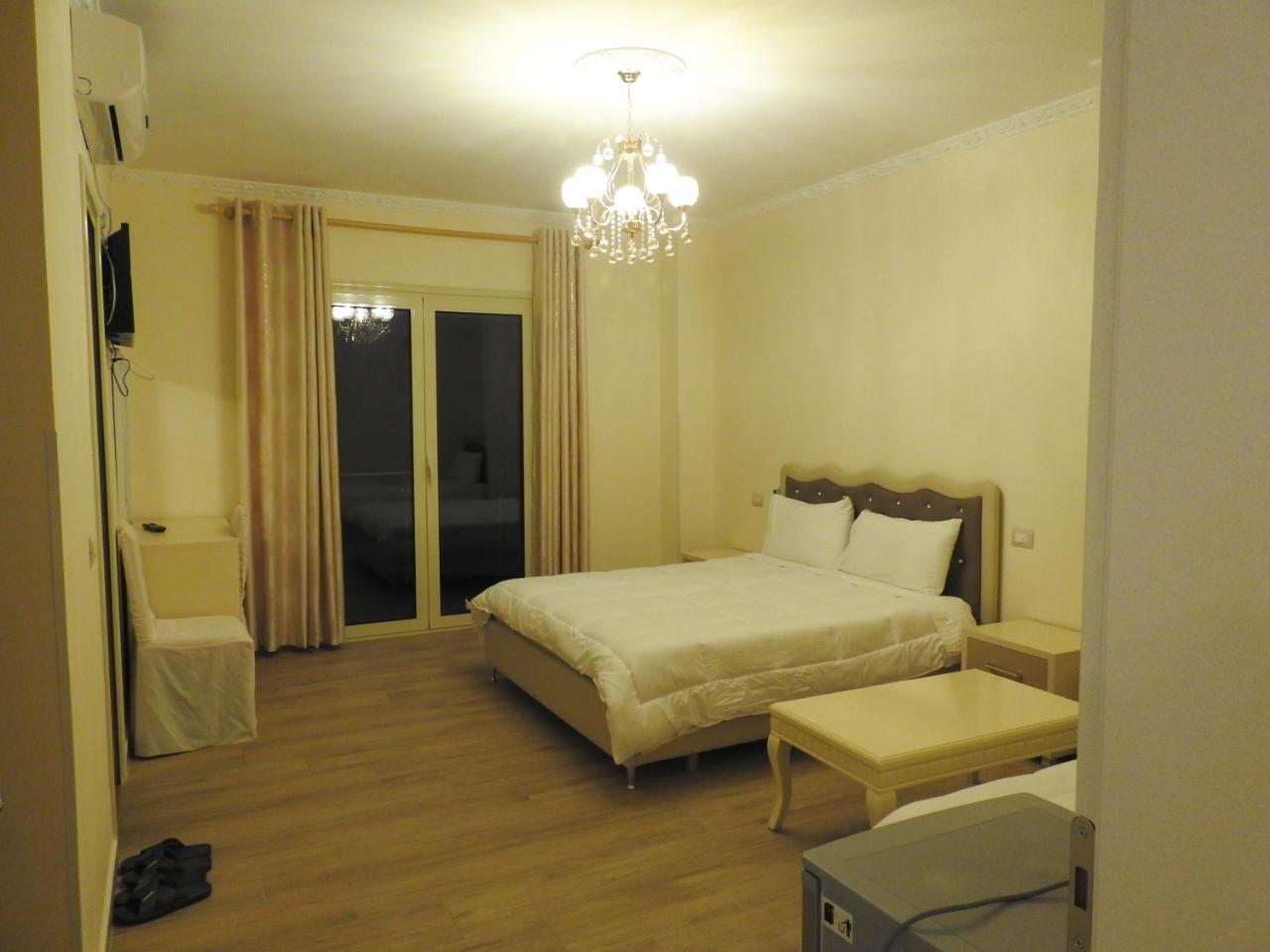 Hotel 3 Vellezerit Durres Bagian luar foto