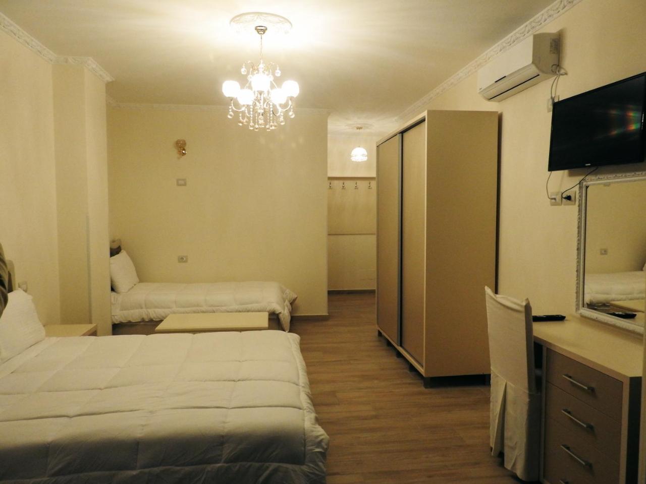Hotel 3 Vellezerit Durres Bagian luar foto