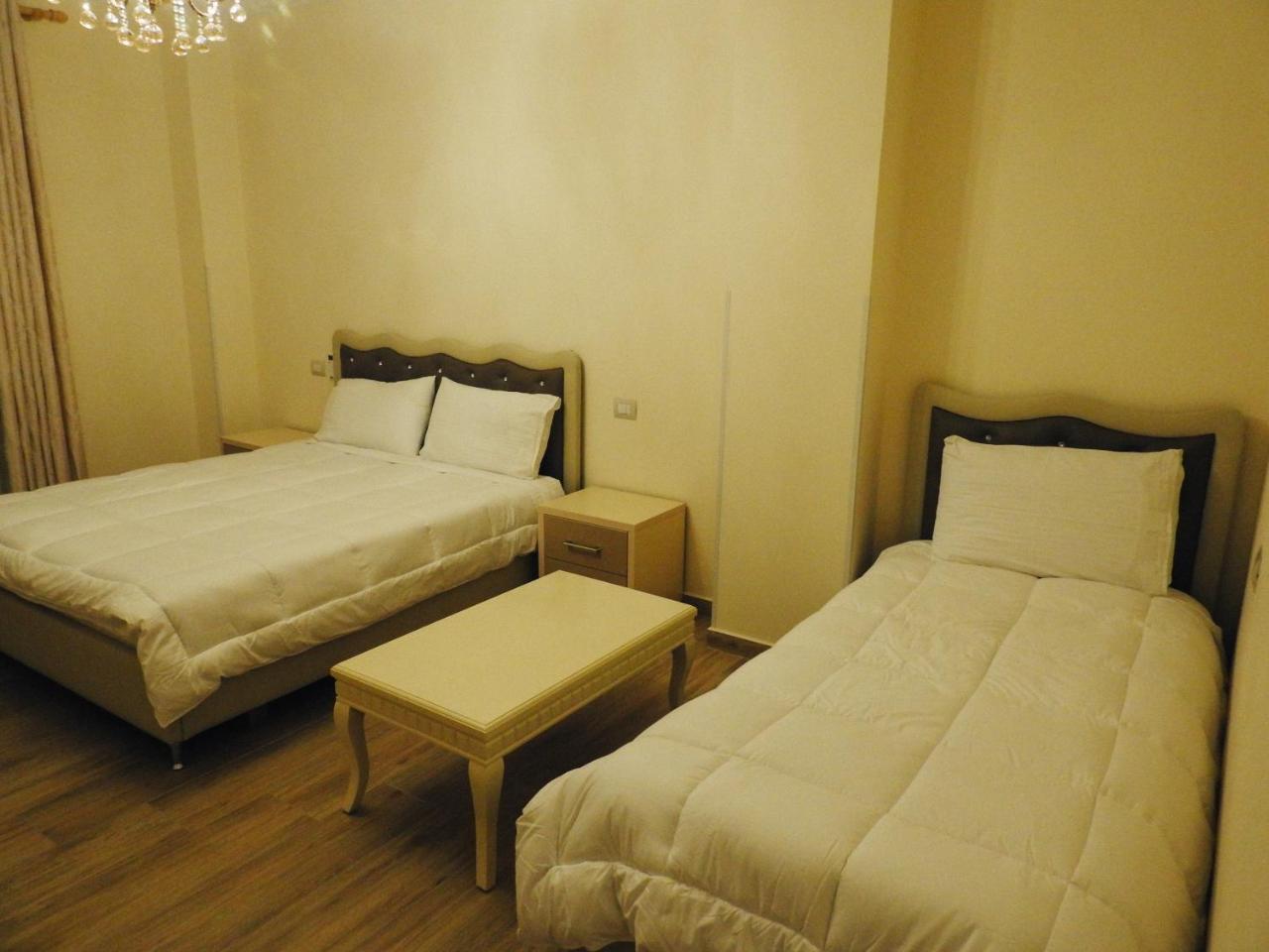 Hotel 3 Vellezerit Durres Bagian luar foto