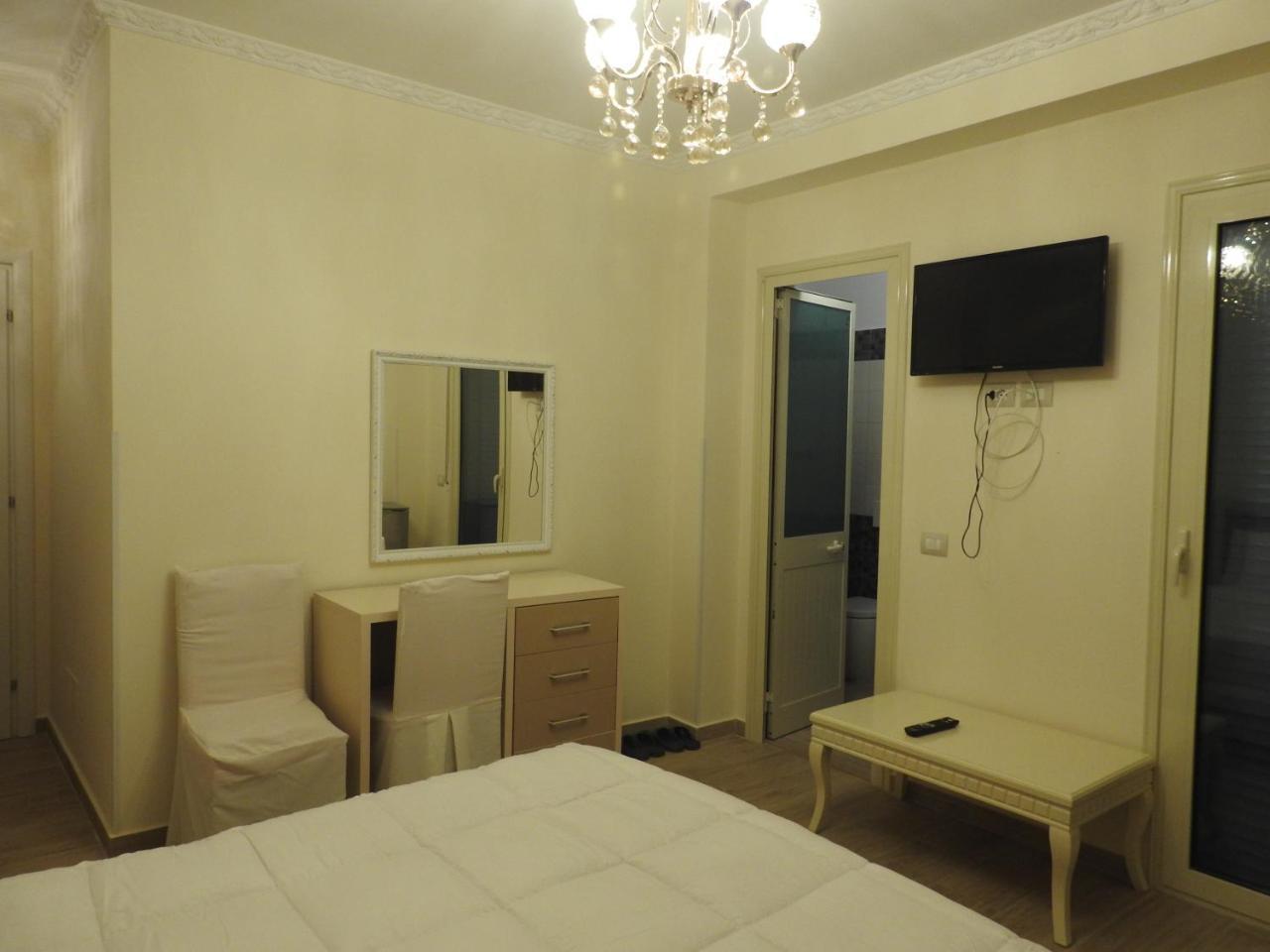 Hotel 3 Vellezerit Durres Bagian luar foto