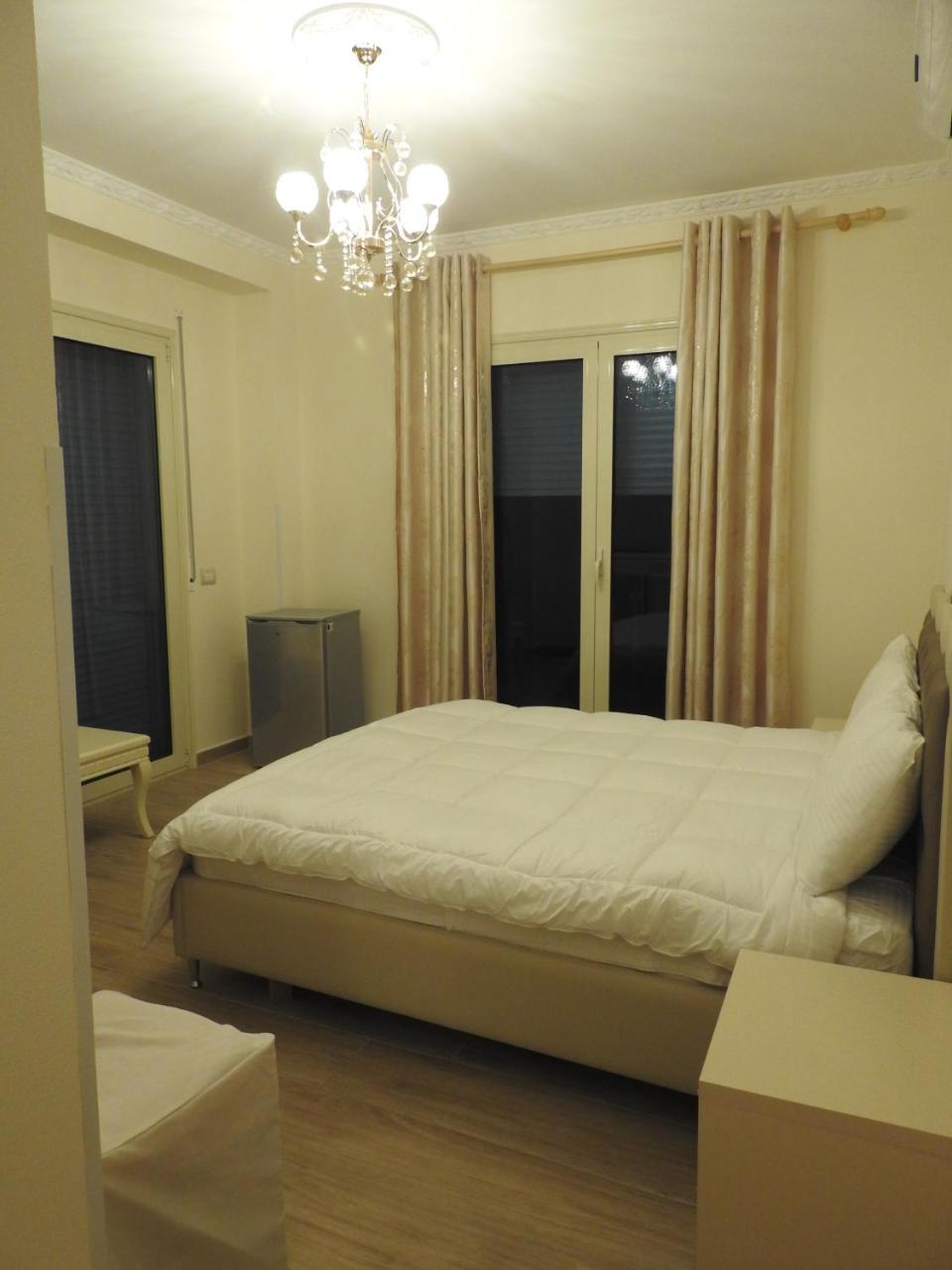 Hotel 3 Vellezerit Durres Bagian luar foto