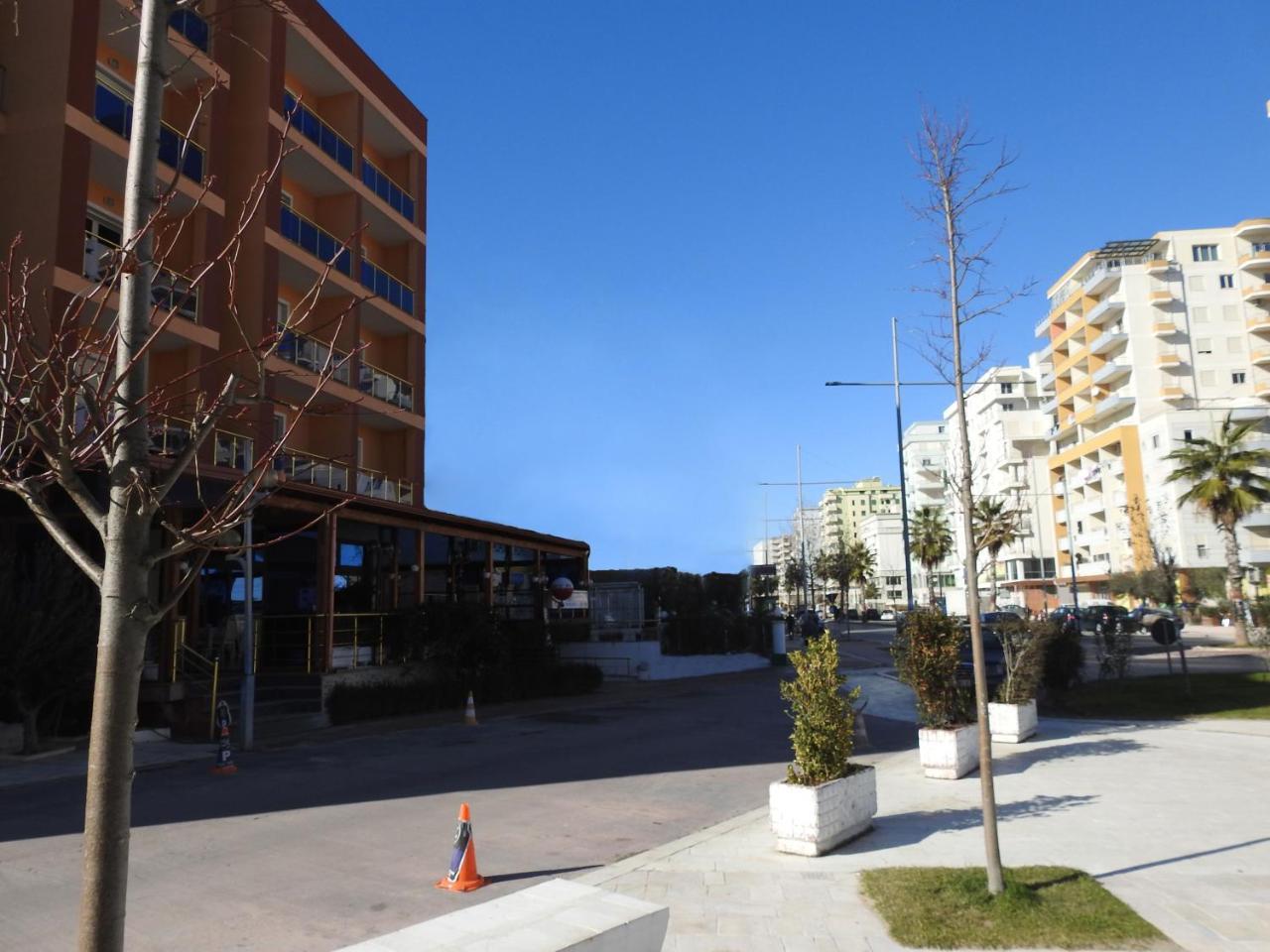 Hotel 3 Vellezerit Durres Bagian luar foto